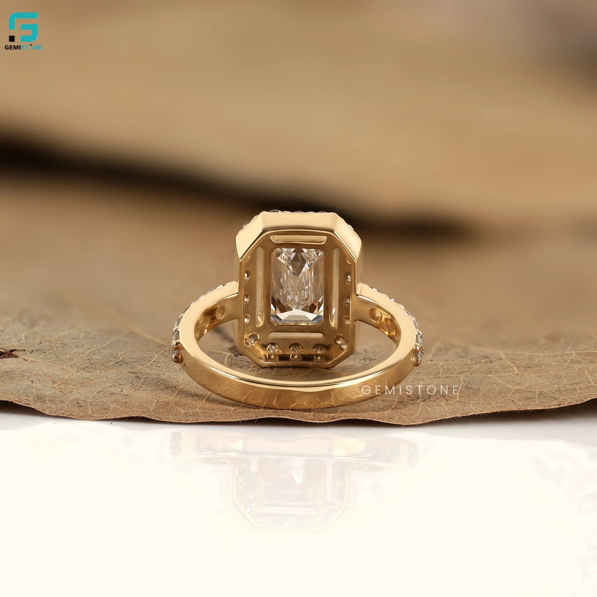 Vintage Style Sparkling Classic Engagement Ring 