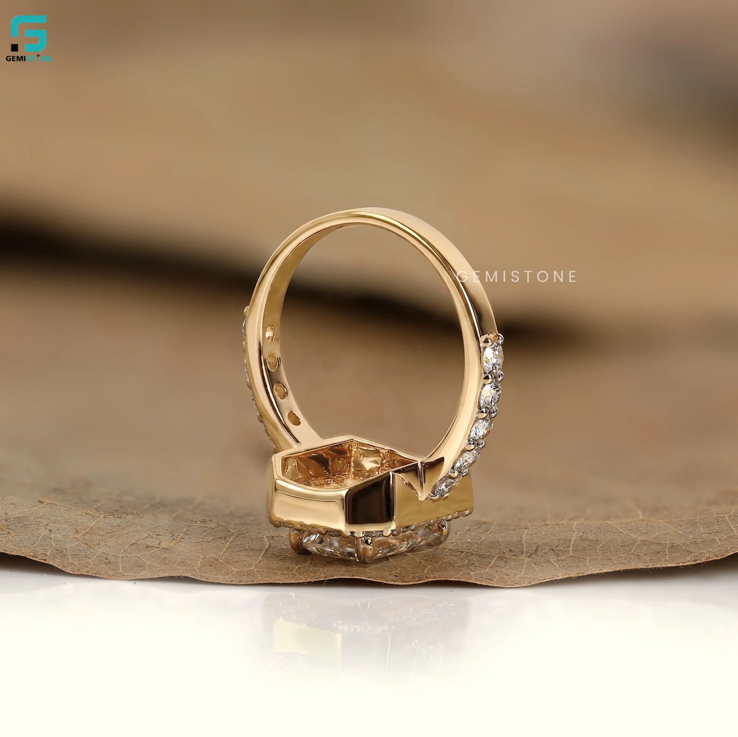Vintage Style Sparkling Classic Engagement Ring For Women