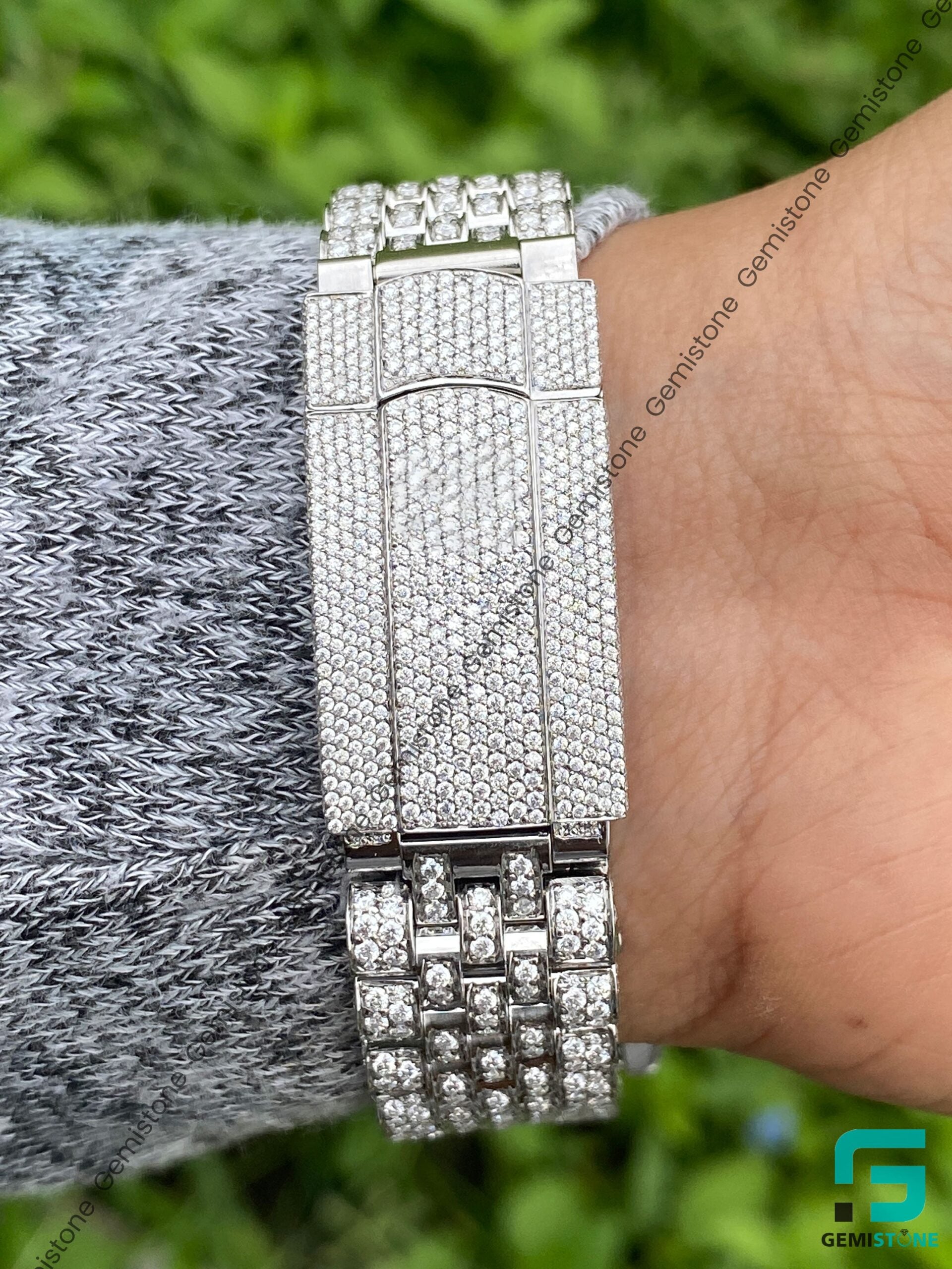 Wrist-Diamond-Studded-Watch