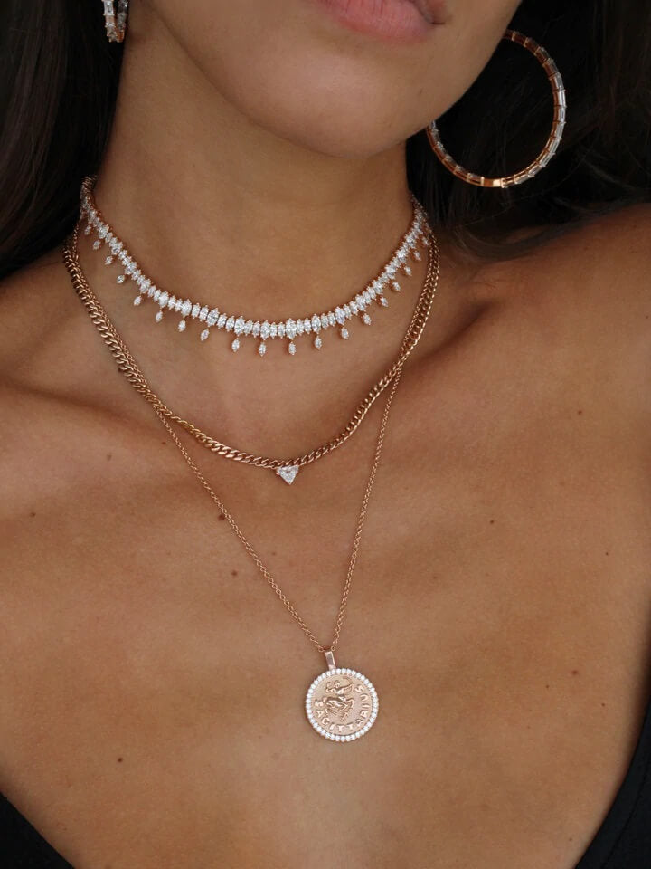 diamond-choker-with-women