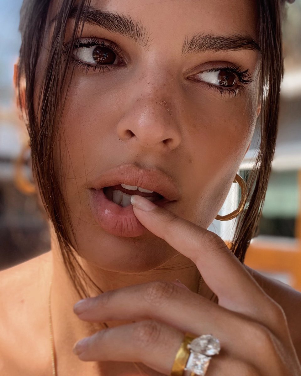 emily-ratajkowskis-Toi-Et-Moi-ring-Two-Stone-Engagement-Ring