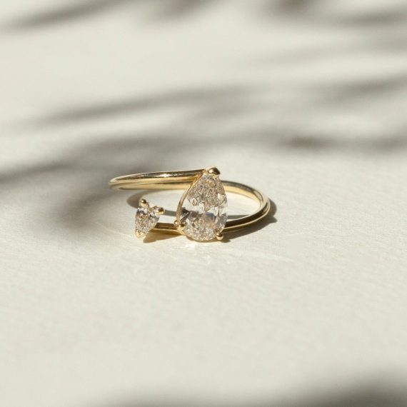 Toi et Moi Pear Moissanite Diamond Engagement Ring - GemiStone