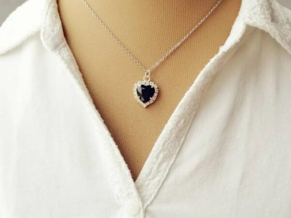 Black Heart Diamond Pendant Necklace For Women